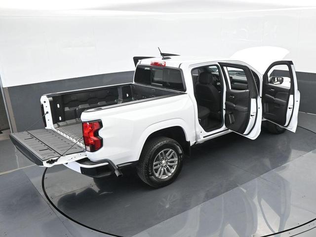 Photo of 2024 Summit White Chevrolet Colorado