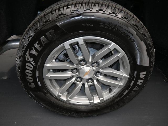 Photo of 2024 Summit White Chevrolet Colorado