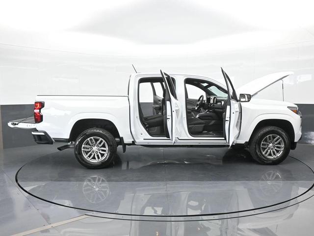 Photo of 2024 Summit White Chevrolet Colorado