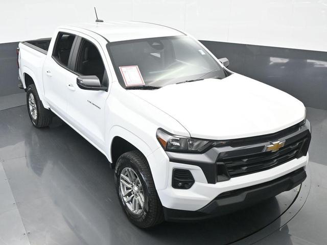 Photo of 2024 Summit White Chevrolet Colorado