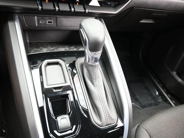 Photo of 2024 Summit White Chevrolet Colorado