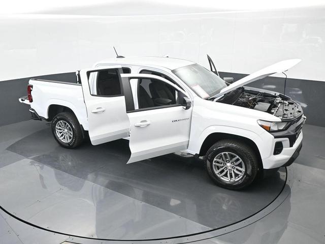 Photo of 2024 Summit White Chevrolet Colorado