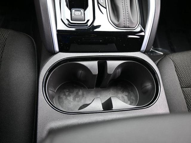Photo of 2024 Summit White Chevrolet Colorado