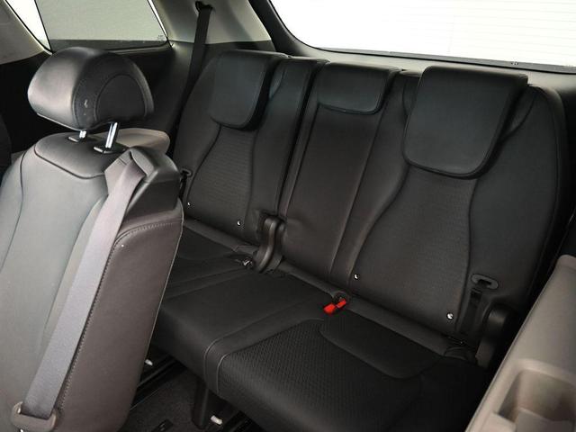 Photo of 2024 Ceramic Silver Kia Carnival