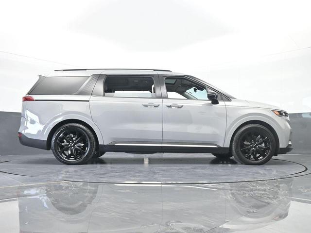 Photo of 2024 Ceramic Silver Kia Carnival