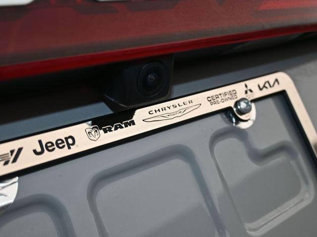 Photo of 2024 Ceramic Silver Kia Carnival