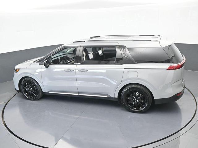 Photo of 2024 Ceramic Silver Kia Carnival