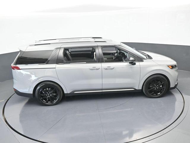 Photo of 2024 Ceramic Silver Kia Carnival