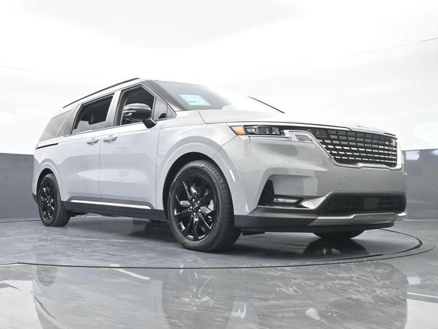 Photo of 2024 Ceramic Silver Kia Carnival