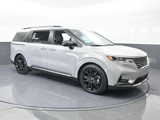 Photo of 2024 Ceramic Silver Kia Carnival