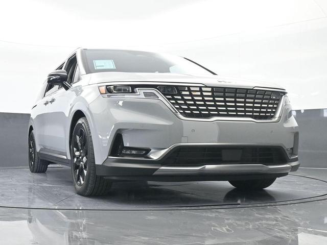 Photo of 2024 Ceramic Silver Kia Carnival