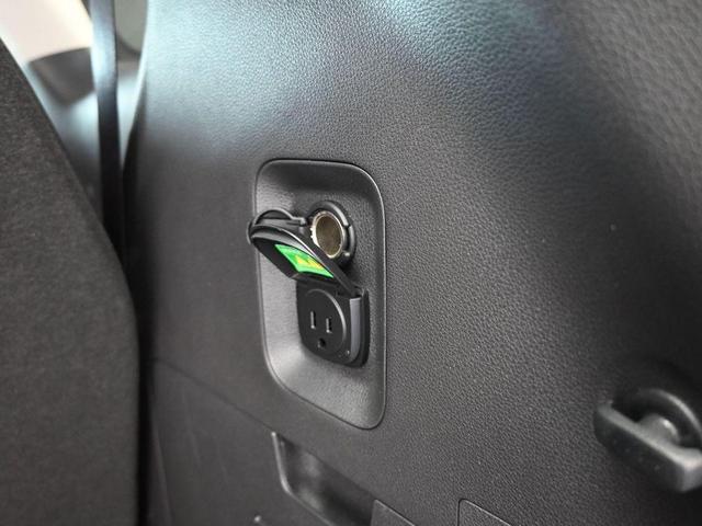 Photo of 2024 Ceramic Silver Kia Carnival