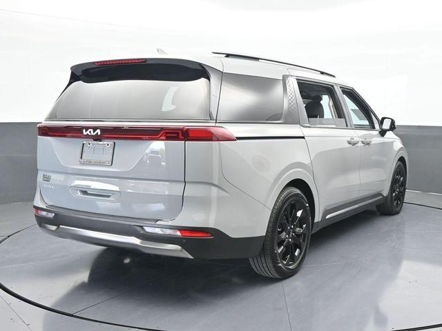 Photo of 2024 Ceramic Silver Kia Carnival