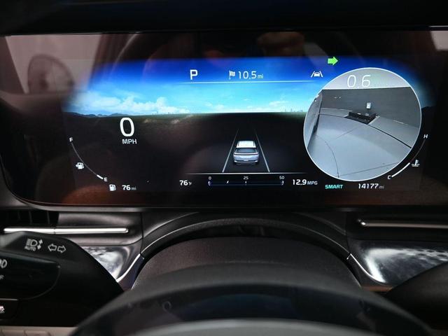 Photo of 2024 Ceramic Silver Kia Carnival