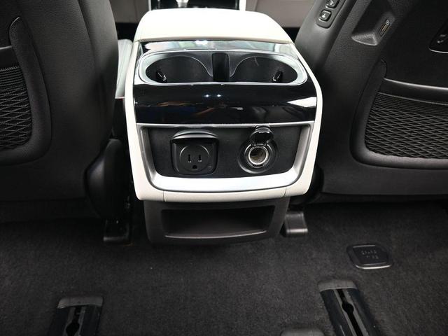 Photo of 2024 Ceramic Silver Kia Carnival