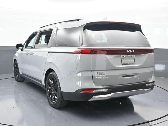 Photo of 2024 Ceramic Silver Kia Carnival