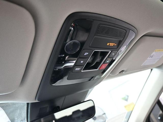 Photo of 2024 Ceramic Silver Kia Carnival