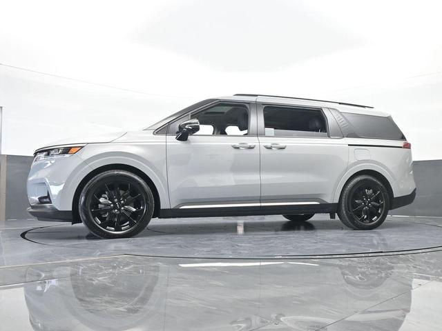 Photo of 2024 Ceramic Silver Kia Carnival