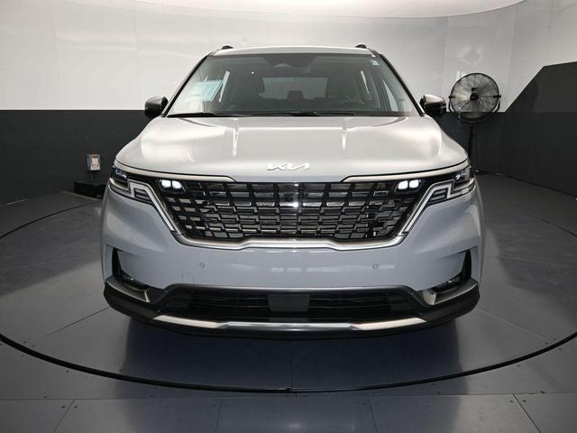 Photo of 2024 Ceramic Silver Kia Carnival