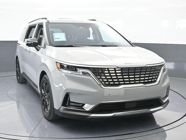Photo of 2024 Ceramic Silver Kia Carnival