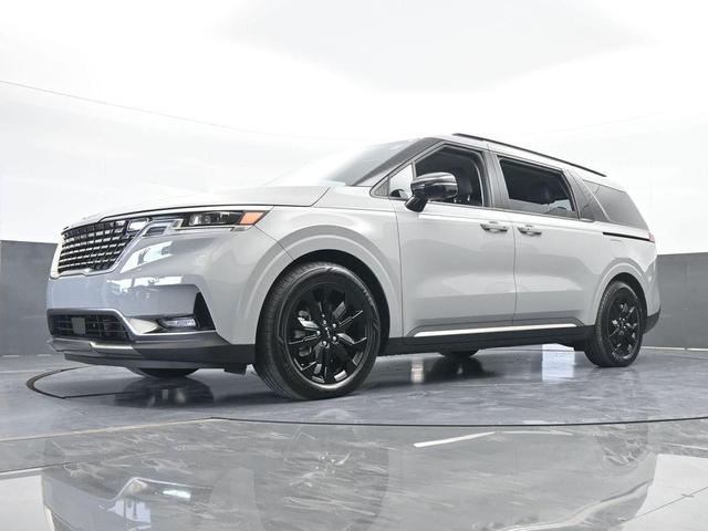 Photo of 2024 Ceramic Silver Kia Carnival