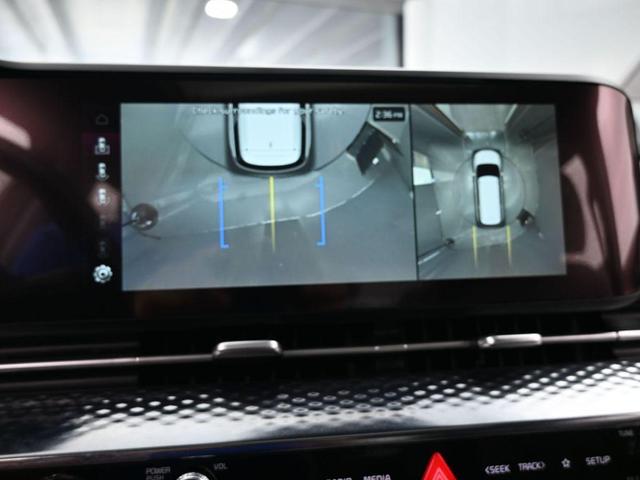 Photo of 2024 Ceramic Silver Kia Carnival