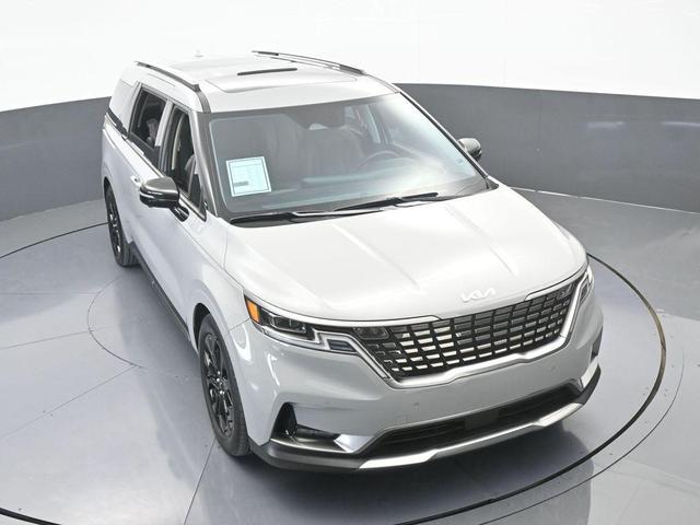 Photo of 2024 Ceramic Silver Kia Carnival