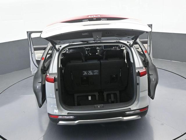 Photo of 2024 Ceramic Silver Kia Carnival