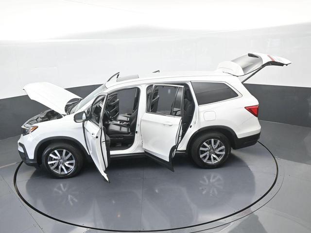 Photo of 2022 White Honda Pilot