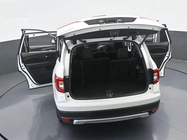 Photo of 2022 White Honda Pilot