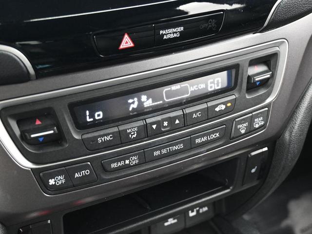 Photo of 2022 White Honda Pilot