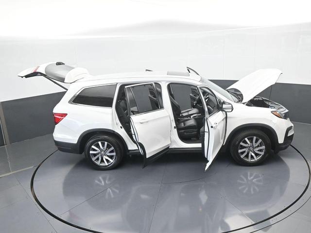 Photo of 2022 White Honda Pilot