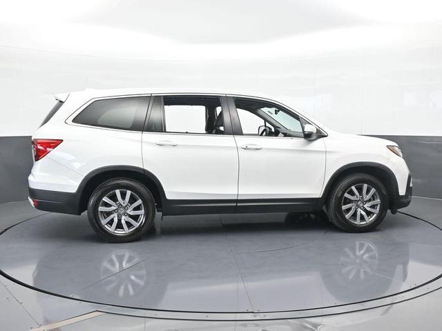 Photo of 2022 White Honda Pilot