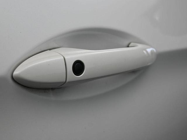 Photo of 2022 White Honda Pilot