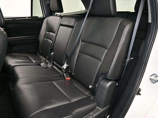 Photo of 2022 White Honda Pilot