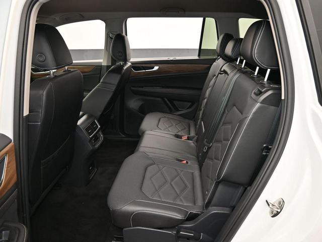 Photo of 2024 Pure White Volkswagen Atlas