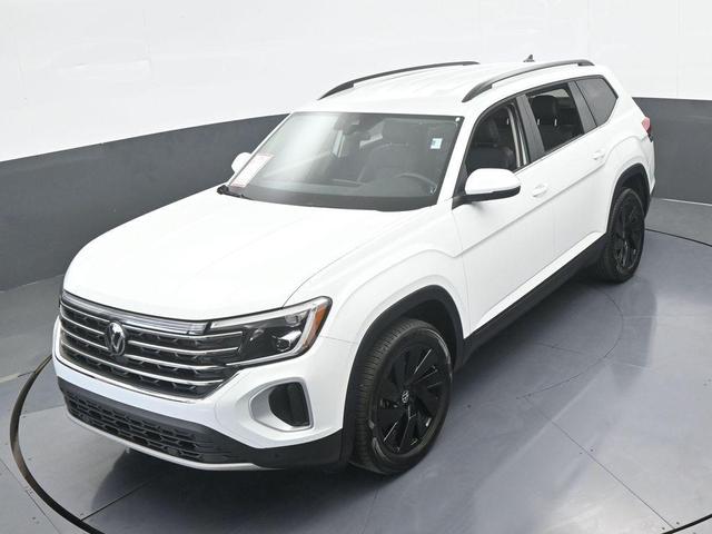 Photo of 2024 Pure White Volkswagen Atlas