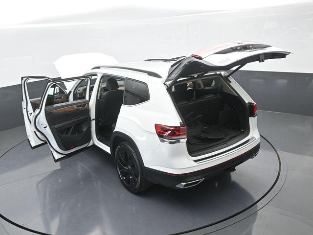 Photo of 2024 Pure White Volkswagen Atlas