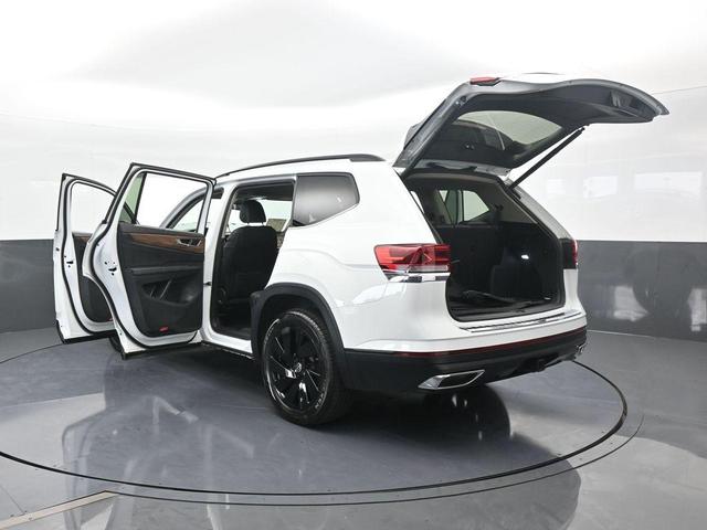 Photo of 2024 Pure White Volkswagen Atlas