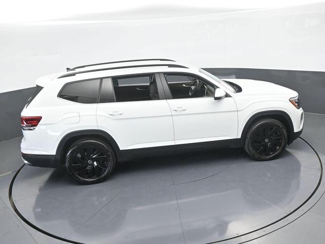 Photo of 2024 Pure White Volkswagen Atlas