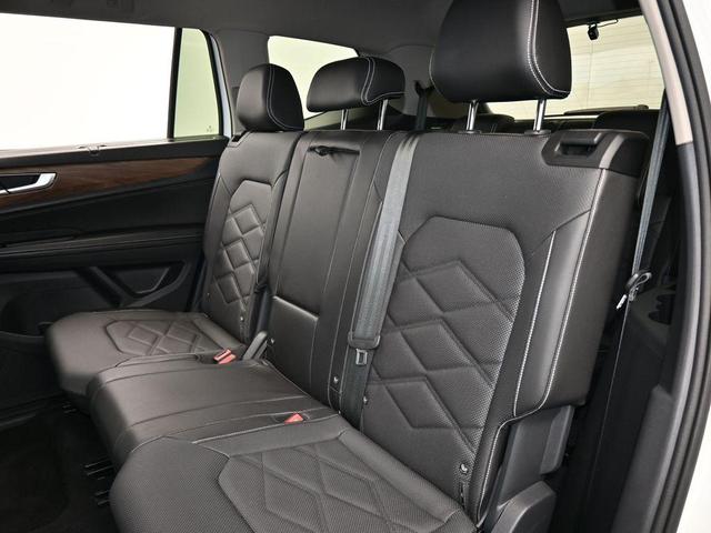 Photo of 2024 Pure White Volkswagen Atlas
