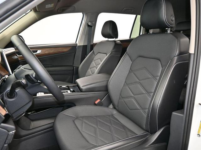 Photo of 2024 Pure White Volkswagen Atlas