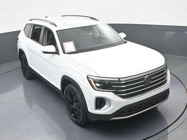 Photo of 2024 Pure White Volkswagen Atlas