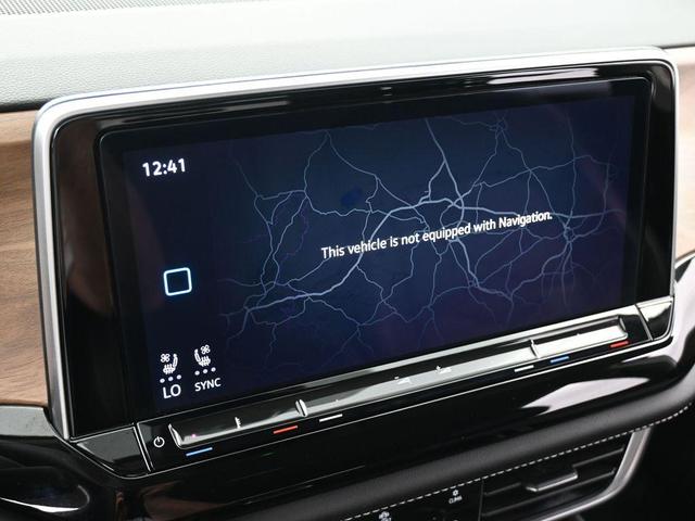 Photo of 2024 Pure White Volkswagen Atlas