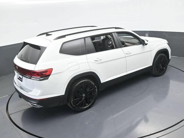 Photo of 2024 Pure White Volkswagen Atlas