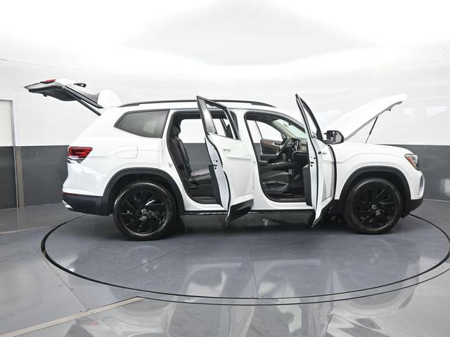 Photo of 2024 Pure White Volkswagen Atlas