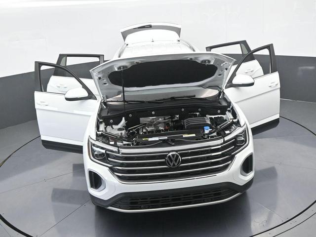 Photo of 2024 Pure White Volkswagen Atlas