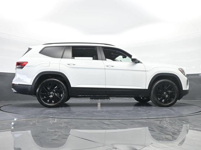 Photo of 2024 Pure White Volkswagen Atlas