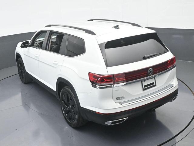 Photo of 2024 Pure White Volkswagen Atlas