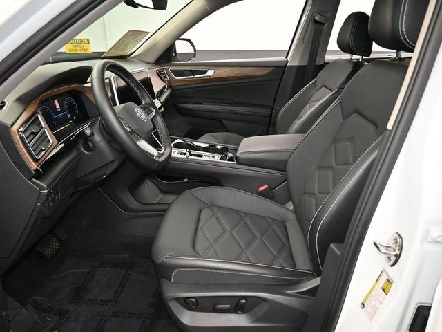 Photo of 2024 Pure White Volkswagen Atlas